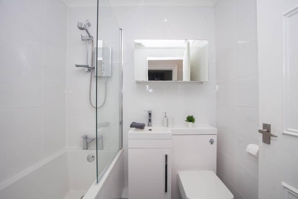The Warwick Apartment Greenock Exteriör bild